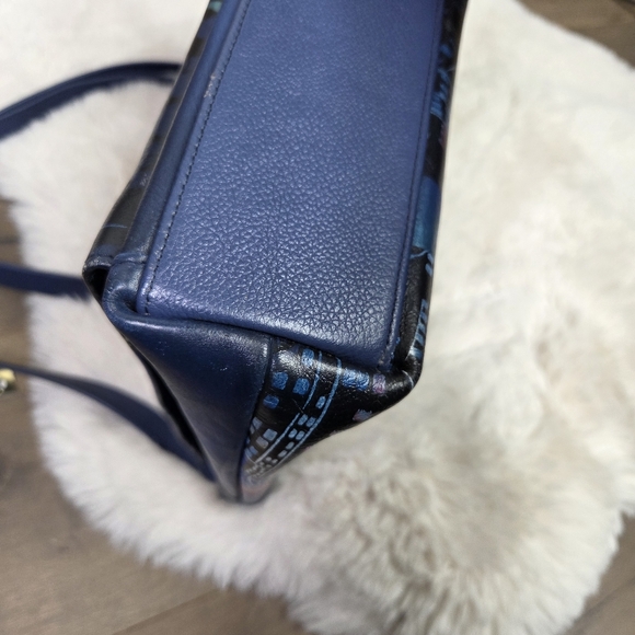 Anuschka Hand Painted Lady Liberty Statue Blue New York Cityscape Crossbody Bag - Picture 14 of 16